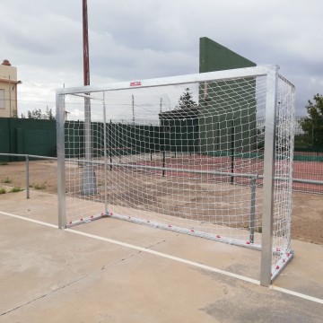 JUEGO PORTERÍAS GALVANIZADAS FÚTBOL SALA/BALONMANO METÁLICAS TRASLADABLES 80X80MM CON BASE 80X40MM