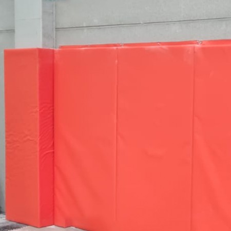 METRO LINEAL DE PANEL TAPIZADO CON LONA PARA PROTECCION DE 2M ALTURA Y GROSOR 60MM METRO LINEAL DE PANEL TAPIZADO CON LONA PARA PROTECCION DE 2M ALTURA Y GROSOR 60MM