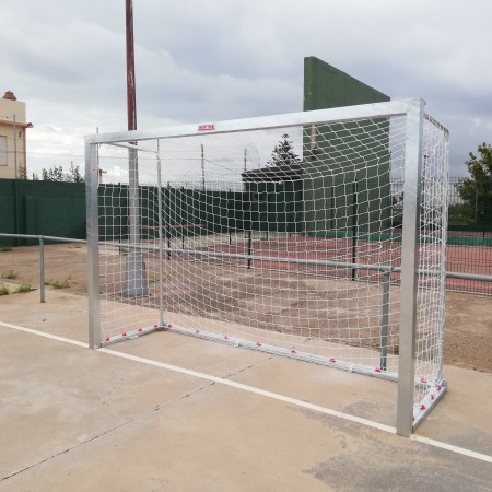 JUEGO PORTERÍAS GALVANIZADAS FÚTBOL SALA/BALONMANO METÁLICAS TRASLADABLES 80X80MM CON BASE 80X40MM JUEGO PORTERÍAS GALVANIZADAS FÚTBOL SALA/BALONMANO METÁLICAS TRASLADABLES 80X80MM CON BASE 80X40MM